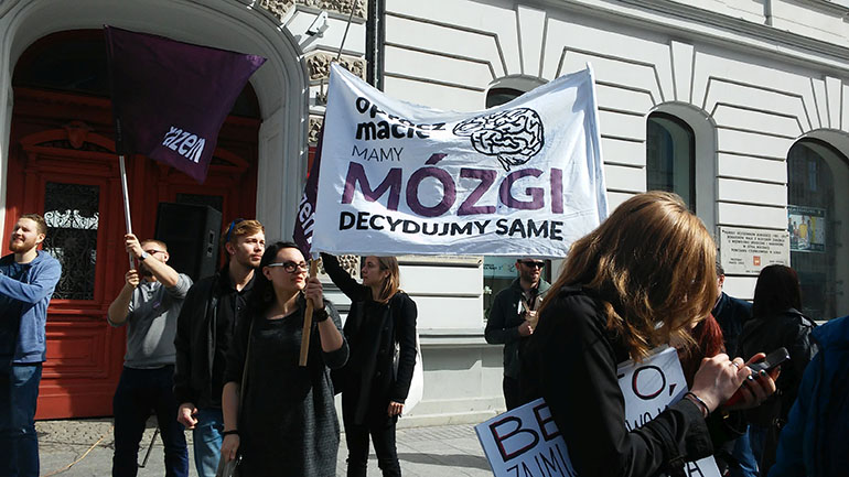 Πολωνία: Το Συνταγματικό Δικαστήριο αποφασίζει για το δικαίωμα στην άμβλωση